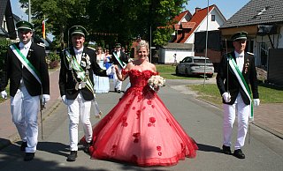In Mantinghausen steht das Königspaar Jens und Katja Niermann im Mittelpunkt. - Johannes Büttner In Mantinghausen steht das Königspaar Jens und Katja Niermann im Mittelpunkt. - Johannes Büttner