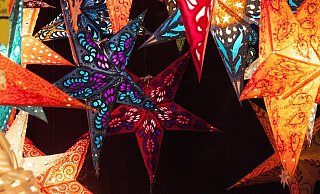 Am Wochenende laden viele lokale Adventsmärkte zum Schlendern ein. - Pixabay Am Wochenende laden viele lokale Adventsmärkte zum Schlendern ein. - Pixabay