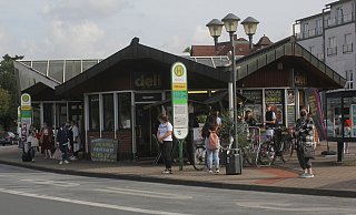 Letzter Ausweg Abriss? Die FDP will die Gebäude auf dem Busbahnhof abreißen und als Zwischenlösung Container aufbauen. - Ulf Hanke Letzter Ausweg Abriss? Die FDP will die Gebäude auf dem Busbahnhof abreißen und als Zwischenlösung Container aufbauen. - Ulf Hanke
