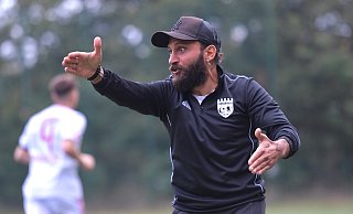 Soner Dayangan, hier für Türkgücü Gütersloh an der Seitenlinie im Einsatz, kehrt nach Bielefeld zurück. - Jens Dünhölter Soner Dayangan, hier für Türkgücü Gütersloh an der Seitenlinie im Einsatz, kehrt nach Bielefeld zurück. - Jens Dünhölter