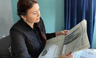 Resigniert und traurig: Lange hat Hale Hariri versucht, ihre Cousinen aus Afghanistan nach Deutschland zu holen. Mittlerweile hat sie die Hoffnung aufgegeben. - Anneke Quasdorf Resigniert und traurig: Lange hat Hale Hariri versucht, ihre Cousinen aus Afghanistan nach Deutschland zu holen. Mittlerweile hat sie die Hoffnung aufgegeben. - Anneke Quasdorf
