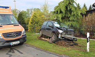 Das Auto musste abgeschleppt werden. - Polizei Minden-Lübbecke Das Auto musste abgeschleppt werden. - Polizei Minden-Lübbecke