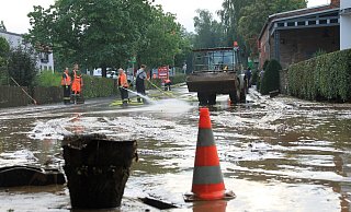 Aufräumarbeiten in Steinheim am Morgen nach dem Unwetter. - David Schellenberg Aufräumarbeiten in Steinheim am Morgen nach dem Unwetter. - David Schellenberg