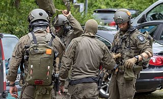 Rund 150 SEK-Beamte und speziell gesicherte Polizisten eilten am 24. Juni zum Schulcampus Rosenhöhe. - Oliver Krato Rund 150 SEK-Beamte und speziell gesicherte Polizisten eilten am 24. Juni zum Schulcampus Rosenhöhe. - Oliver Krato