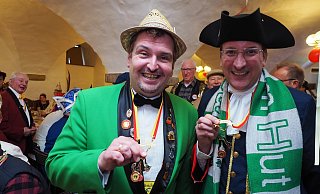 Sie sind die neuen Ordensträger der NKG: Oliver Böhnke (l.) und Jan Henrik Baum wurden mit der Eurokatze geehrt. - Josef Köhne Sie sind die neuen Ordensträger der NKG: Oliver Böhnke (l.) und Jan Henrik Baum wurden mit der Eurokatze geehrt. - Josef Köhne