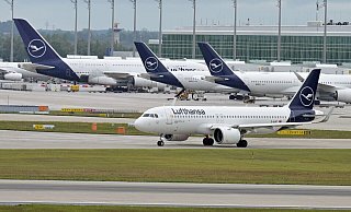 Flugzeug muss wegen «renitentem Passagier» Notlanden. (Archivbild) - Malin Wunderlich/dpa