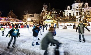 Stadt und Staatsbad wollen am Weihnachtsmarkt festhalten - doch noch müssen Bund und Land die Rahmenbedingungen nennen. Für die Eisbahn wird es aber Einlasskontrollen geben. - Staatsbad Stadt und Staatsbad wollen am Weihnachtsmarkt festhalten - doch noch müssen Bund und Land die Rahmenbedingungen nennen. Für die Eisbahn wird es aber Einlasskontrollen geben. - Staatsbad