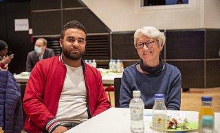 Jamschid Noor und Marianne Finke besuchen das Café Mosaik bereits seit fünf Jahren. - Niklas Tüns Jamschid Noor und Marianne Finke besuchen das Café Mosaik bereits seit fünf Jahren. - Niklas Tüns