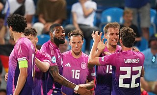 Die deutsche U21 freut sich auf das Viertelfinale gegen Italien. - Petr David Josek/AP/dpa Die deutsche U21 freut sich auf das Viertelfinale gegen Italien. - Petr David Josek/AP/dpa