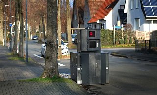 Blitzer "Moneypenny" steht seit dem heutigen Freitag am Grenzweg. Hier gilt Tempo 30. - Andreas Frücht Blitzer "Moneypenny" steht seit dem heutigen Freitag am Grenzweg. Hier gilt Tempo 30. - Andreas Frücht