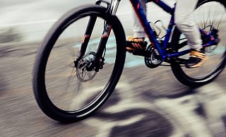 Der 17- bis 20-jährige Dieb ist korpulent und etwa 1,75 Meter groß. Er stahl dem Zwölfjährigen neben dem Fahhrad auch noch Geld und Handy. - Symbolfoto: pixabay / Creative Commons Der 17- bis 20-jährige Dieb ist korpulent und etwa 1,75 Meter groß. Er stahl dem Zwölfjährigen neben dem Fahhrad auch noch Geld und Handy. - Symbolfoto: pixabay / Creative Commons
