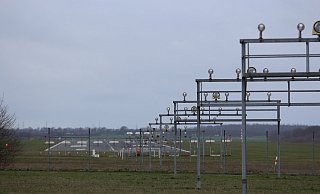 Die Start- und Landebahn des Flughafens Paderborn/Lippstadt mit der so genannten Befeuerungsanlage. - Jens Reddeker Die Start- und Landebahn des Flughafens Paderborn/Lippstadt mit der so genannten Befeuerungsanlage. - Jens Reddeker
