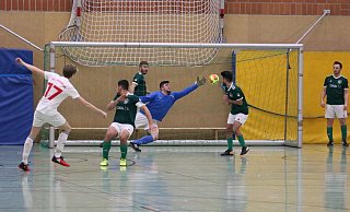 Der TuS Lipperreihe (hier gegen Yunus Lemgo) wird in seiner Gruppe 4 wegen des schlechteren Torverhältnisses nur Zweiter. Im Entscheidungsspiel gegen den TSV Oerlinghausen (Zweiter der Gruppe 3) siegt der TuS schließlich mit 3:1. - Andre Schmidt Der TuS Lipperreihe (hier gegen Yunus Lemgo) wird in seiner Gruppe 4 wegen des schlechteren Torverhältnisses nur Zweiter. Im Entscheidungsspiel gegen den TSV Oerlinghausen (Zweiter der Gruppe 3) siegt der TuS schließlich mit 3:1. - Andre Schmidt