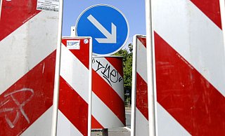 Vorbereitungen für den nächsten Bauabschnitt auf der Autobahn 33 laufen. - picture-alliance/ ZB Vorbereitungen für den nächsten Bauabschnitt auf der Autobahn 33 laufen. - picture-alliance/ ZB