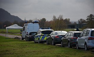 Die Polizei ist im Bereich der Weser im Einsatz. MT-Foto: - Dirk Haunhorst Die Polizei ist im Bereich der Weser im Einsatz. MT-Foto: - Dirk Haunhorst