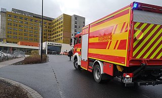 Die Feuerwehr ist am Krankenhaus Höxter im Einsatz. - Hermann Ludwig Die Feuerwehr ist am Krankenhaus Höxter im Einsatz. - Hermann Ludwig