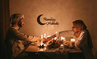 Während des Ramadans fasten Muslime von der Morgendämmerung bis zum Sonnenuntergang. Erst danach darf gegessen werden. - Symbolbild: Pexels Während des Ramadans fasten Muslime von der Morgendämmerung bis zum Sonnenuntergang. Erst danach darf gegessen werden. - Symbolbild: Pexels