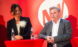 In Herford verdrängte Anke Theisen von der CDU Amtsinhaber Tim Kähler nach elf Jahren aus dem Bürgermeisteramt. Ein bitterer Abend für die SPD. - Ralf Bittner In Herford verdrängte Anke Theisen von der CDU Amtsinhaber Tim Kähler nach elf Jahren aus dem Bürgermeisteramt. Ein bitterer Abend für die SPD. - Ralf Bittner