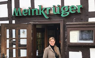 Vor der endgültigen Schließung wird Ulrike Krutschinski im Meinkrüger wohl keine Gäste mehr begrüßen können. - Marc Schröder Vor der endgültigen Schließung wird Ulrike Krutschinski im Meinkrüger wohl keine Gäste mehr begrüßen können. - Marc Schröder