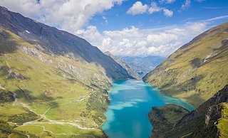 Das Bild zeigt die Gebirgslandschaft in Kaprun, wo auch der als Familienberg bekannte Maiskogel liegt. - picture alliance / Photoshot Das Bild zeigt die Gebirgslandschaft in Kaprun, wo auch der als Familienberg bekannte Maiskogel liegt. - picture alliance / Photoshot