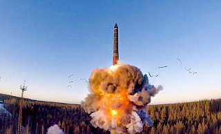 Eine ballistische Interkontinentalrakete startet im Rahmen eines bodengestützten Tests in Russland. - Uncredited/Russian Defense Ministry Press Service/AP/dpa Eine ballistische Interkontinentalrakete startet im Rahmen eines bodengestützten Tests in Russland. - Uncredited/Russian Defense Ministry Press Service/AP/dpa