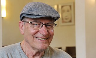 Alexander Gruber ist auch mit 83 Jahren am Schreibtisch und in der Theaterszene aktiv. - Maria Frickenstein Alexander Gruber ist auch mit 83 Jahren am Schreibtisch und in der Theaterszene aktiv. - Maria Frickenstein
