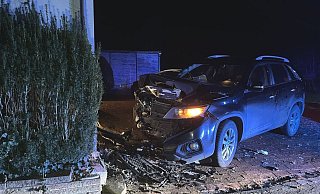 Die Autofahrt eines Stemweders endete an einer Hauswand in Levern. - Polizei Minden-Lübbecke Die Autofahrt eines Stemweders endete an einer Hauswand in Levern. - Polizei Minden-Lübbecke