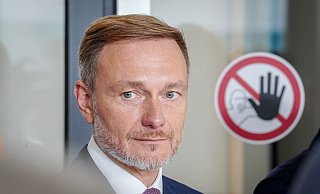 Christian Lindner (FDP), Bundesminister der Finanzen und FDP-Parteivorsitzender, hat den Koalitionspartnern ein neues Grundsatzpapier vorgelegt. - Kay Nietfeld/dpa Christian Lindner (FDP), Bundesminister der Finanzen und FDP-Parteivorsitzender, hat den Koalitionspartnern ein neues Grundsatzpapier vorgelegt. - Kay Nietfeld/dpa