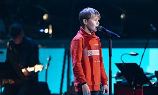 Niklas aus Paderborn überzeugt in der TV-Show „The Voice Kids". - SAT.1 / Richard Hübner Niklas aus Paderborn überzeugt in der TV-Show „The Voice Kids". - SAT.1 / Richard Hübner