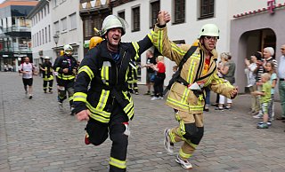 Laufend Gutes tun: Der Feuerwehrlauf in Höxter soll im kommenden Jahr wieder stattfinden. - Archiv/Simone Flörke Laufend Gutes tun: Der Feuerwehrlauf in Höxter soll im kommenden Jahr wieder stattfinden. - Archiv/Simone Flörke