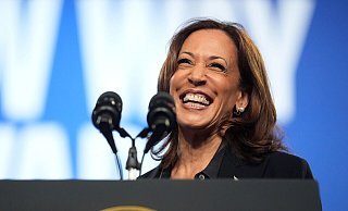 Anders als bei ihrem Chef Joe Biden listet der öffentliche Gesundheitscheck von Kamala Harris kaum gesundheitliche Beschwerden auf. (Archivbild) - Mark Schiefelbein/AP/dpa Anders als bei ihrem Chef Joe Biden listet der öffentliche Gesundheitscheck von Kamala Harris kaum gesundheitliche Beschwerden auf. (Archivbild) - Mark Schiefelbein/AP/dpa