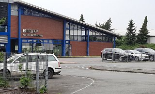 Im Aus- und Weiterbildungszentrum der Benteler AG an der Marienloher Straße in Schloß Neuhaus können sich Mitarbeiterinnen und Mitarbeiter von Betrieben in den Kreisen Paderborn und Höxter ab jetzt impfen lassen. - Marc Schröder Im Aus- und Weiterbildungszentrum der Benteler AG an der Marienloher Straße in Schloß Neuhaus können sich Mitarbeiterinnen und Mitarbeiter von Betrieben in den Kreisen Paderborn und Höxter ab jetzt impfen lassen. - Marc Schröder