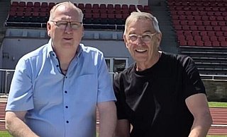 Auf eine gute Zusammenarbeit: IT-Experte Thomas Müller (l.) ist neuer Hauptsponsor der Fußballer des SC Herford, worüber sich auch Bruno Obens vom Abteilungsvorstand freut. - SC Herford Auf eine gute Zusammenarbeit: IT-Experte Thomas Müller (l.) ist neuer Hauptsponsor der Fußballer des SC Herford, worüber sich auch Bruno Obens vom Abteilungsvorstand freut. - SC Herford