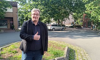 Wenn Matthias Wellmeier (Die Partei) Bürgermeister in Kirchlengern wird, will er einen Leuchtturm auf dem Neuen Markt errichten lassen. - Sven Hauhart Wenn Matthias Wellmeier (Die Partei) Bürgermeister in Kirchlengern wird, will er einen Leuchtturm auf dem Neuen Markt errichten lassen. - Sven Hauhart