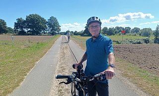 Rolf Overlack, Vorstandsmitglied in der Ortsgruppe Bünde vom Allgemeinen Deutschen Fahrrad-Club (ADFC), begrüßt den Ausbau des Radwegs durch die Elseaue. - Sven Hauhart Rolf Overlack, Vorstandsmitglied in der Ortsgruppe Bünde vom Allgemeinen Deutschen Fahrrad-Club (ADFC), begrüßt den Ausbau des Radwegs durch die Elseaue. - Sven Hauhart