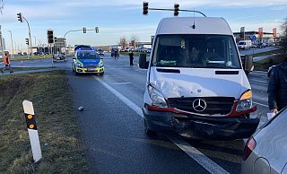Der Verkehr auf dem Ostring in Richtung Lagesche Straße / Autobahn musste gesperrt werden. Die Polizei übernahm die Verkehrsregelung. - Jens Reichenbach Der Verkehr auf dem Ostring in Richtung Lagesche Straße / Autobahn musste gesperrt werden. Die Polizei übernahm die Verkehrsregelung. - Jens Reichenbach