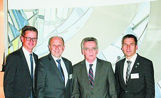 Im Reichstag: (v.l.) Carsten Linnemann, Christoph Rüther, Thomas de Maizière und Burkhard Schwuchow. - CDU Im Reichstag: (v.l.) Carsten Linnemann, Christoph Rüther, Thomas de Maizière und Burkhard Schwuchow. - CDU