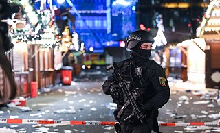 Nach dem Anschlag auf dem Magdeburger Weihnachtsmarkt soll ein Gutachten zum Täter in Auftrag gegeben werden. (Archivbild) - Heiko Rebsch/dpa Nach dem Anschlag auf dem Magdeburger Weihnachtsmarkt soll ein Gutachten zum Täter in Auftrag gegeben werden. (Archivbild) - Heiko Rebsch/dpa