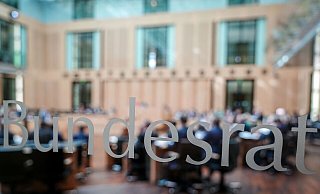 Der Treibhausgasausstoß soll künftig sektorenübergreifend betrachtet werden - so hat es der Bundesrat gebilligt. - Kay Nietfeld/dpa Der Treibhausgasausstoß soll künftig sektorenübergreifend betrachtet werden - so hat es der Bundesrat gebilligt. - Kay Nietfeld/dpa
