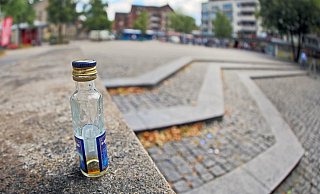 Das problematische Zentrum von Brackwede. Auf dem Treppenplatz ereignen sich tags wie nachts Ruhestörungen und Pöbeleien. - Sarah Jonek Das problematische Zentrum von Brackwede. Auf dem Treppenplatz ereignen sich tags wie nachts Ruhestörungen und Pöbeleien. - Sarah Jonek