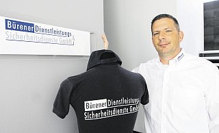 Marcel Reinecke, Geschäftsführer, der Bürener Dienstleistungs & Sicherheitsdienste mit Hauptsitz am Flughafen Paderborn-Lippstadt. - Uwe Müller Marcel Reinecke, Geschäftsführer, der Bürener Dienstleistungs & Sicherheitsdienste mit Hauptsitz am Flughafen Paderborn-Lippstadt. - Uwe Müller