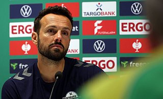 SCP-Coach Ralf Kettemann äußerst sich am Sonntag nach dem Pokalsieg bei Viktoria Köln zum Transferstreit um Raphael Obermair. - Imago Images SCP-Coach Ralf Kettemann äußerst sich am Sonntag nach dem Pokalsieg bei Viktoria Köln zum Transferstreit um Raphael Obermair. - Imago Images