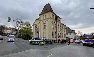 Der Unfall ereignete sich mitten im Stadtzentrum an der Krezung von Osnabrücker Straße, Weingarten und Langer Straße. - Polizei Minden-Lübbecke Der Unfall ereignete sich mitten im Stadtzentrum an der Krezung von Osnabrücker Straße, Weingarten und Langer Straße. - Polizei Minden-Lübbecke