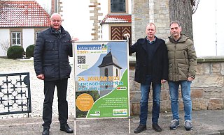 Ortsvorsteher Ulrich Ahle (v. l.), Paul Lohmann und Elmar Schäfer (beide Vorstand Etteln Aktiv) laden zum Jahresauftakt ein. - Schäfer Ortsvorsteher Ulrich Ahle (v. l.), Paul Lohmann und Elmar Schäfer (beide Vorstand Etteln Aktiv) laden zum Jahresauftakt ein. - Schäfer