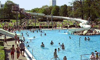 Badespaß im Wiesenbad: So könnte hier bei schönem Wetter jetzt wieder aussehen. - NW Badespaß im Wiesenbad: So könnte hier bei schönem Wetter jetzt wieder aussehen. - NW