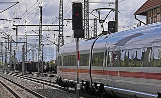 Die Bundespolizei ist zu einem Einsatz an einem ICE ausgerückt. - Symbolbild: Pixabay Die Bundespolizei ist zu einem Einsatz an einem ICE ausgerückt. - Symbolbild: Pixabay