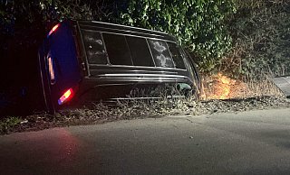 Nach einem Alleinunfall mit einem gestohlenen Mercedes flüchtete der Fahrer. Foto: - Polizei Minden-Lübbecke Nach einem Alleinunfall mit einem gestohlenen Mercedes flüchtete der Fahrer. Foto: - Polizei Minden-Lübbecke