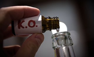 Waren K.o-Tropfen im Spiel? Diese Frage soll nun das Bielefelder Landgericht klären. - Nicolas Armer/dpa Waren K.o-Tropfen im Spiel? Diese Frage soll nun das Bielefelder Landgericht klären. - Nicolas Armer/dpa