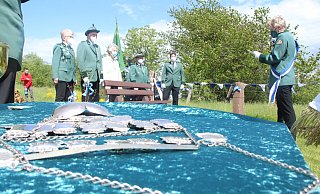 Schützenehrung am neuen Aussichtspunkt oberhalb des Schützenhains am Galgenberg in Borgentreich. - Burkhard Battran Schützenehrung am neuen Aussichtspunkt oberhalb des Schützenhains am Galgenberg in Borgentreich. - Burkhard Battran