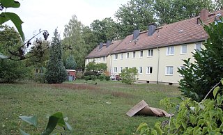 Seit 2003 unter Denkmalschutz: Die Häuserreihen an den Straßen Im Depenbrock, Holzrichterstraße und Eichenallee wurden einst als „Volkswohnungen" gebaut; auf den Grünflächen bauten die Mieter einst Gemüse an und hielten Kleintiere. - Ludger Osterkamp Seit 2003 unter Denkmalschutz: Die Häuserreihen an den Straßen Im Depenbrock, Holzrichterstraße und Eichenallee wurden einst als „Volkswohnungen" gebaut; auf den Grünflächen bauten die Mieter einst Gemüse an und hielten Kleintiere. - Ludger Osterkamp